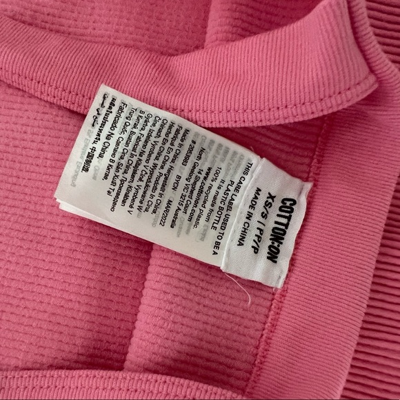 Super cute super comfortable crop top pink got it from Cotton on - Picture 3 of 3